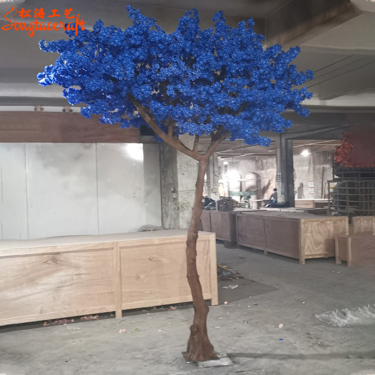 藍(lán)色真桿假櫻花樹